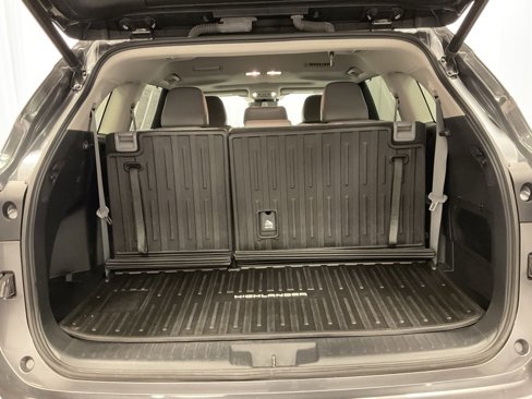 Used 2021 Toyota Highlander XLE image 10