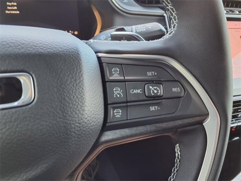 New 2025 Jeep Grand Cherokee Limited w/ Luxury Tech Group II image 18