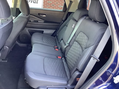 Used 2022 Nissan Pathfinder SV image 9