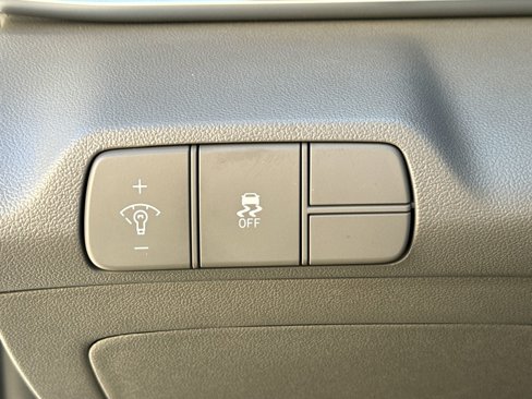 Used 2025 Hyundai Elantra SEL image 35