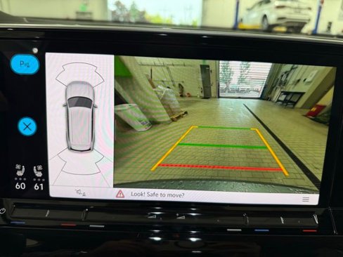 Certified 2025 Volkswagen Atlas SE image 17