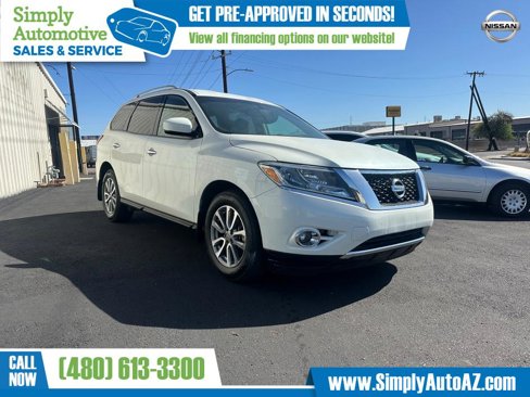 Used 2016 Nissan Pathfinder SV image 2