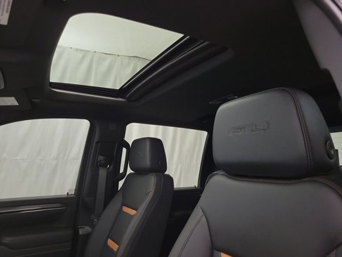 Certified 2025 GMC Sierra 2500 AT4 w/ AT4 Premium Plus Package image 9