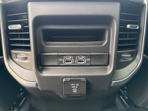 New 2026 RAM 1500 4x4 Crew Cab image 18