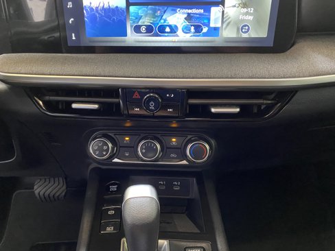 Used 2025 Nissan Kicks SV image 40