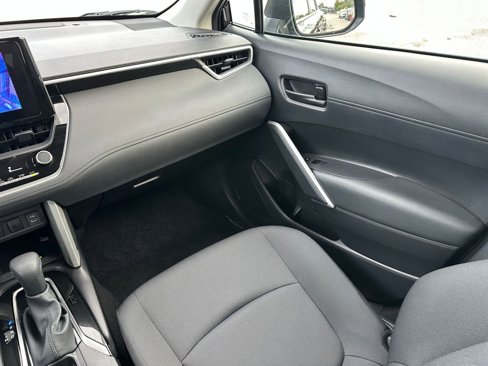 Used 2025 Toyota Corolla Cross LE image 34