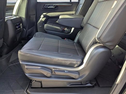 New 2026 Chevrolet Suburban High Country image 12
