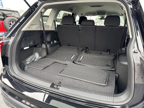 Certified 2024 Volkswagen Tiguan S image 37
