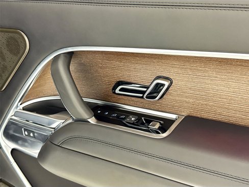 Used 2025 Land Rover Range Rover Autobiography image 27