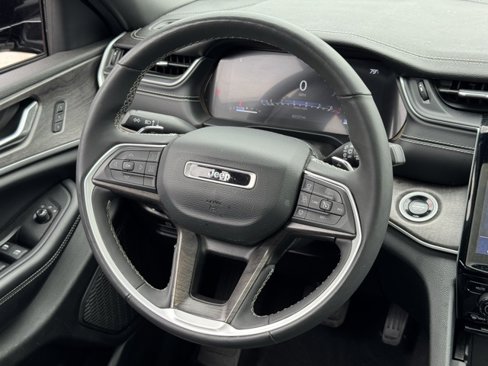 Used 2024 Jeep Grand Cherokee L Limited w/ Luxury Tech Group II image 18