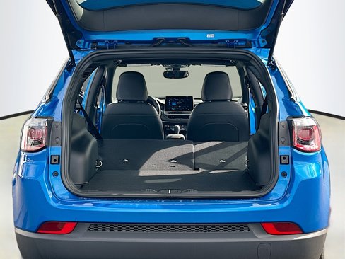 New 2026 Jeep Compass Latitude image 7
