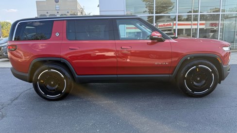 Used 2025 Rivian R1S Adventure image 1