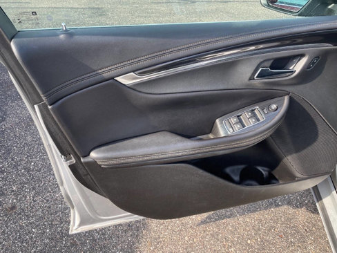Used 2019 Chevrolet Impala LT image 5