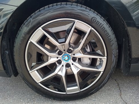 Used 2024 BMW i5 eDrive40i w/ Premium Package image 11
