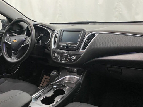 Used 2018 Chevrolet Malibu LT image 11