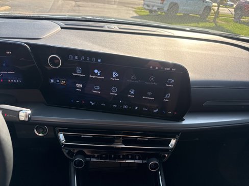 Used 2025 Chevrolet Traverse LT image 36