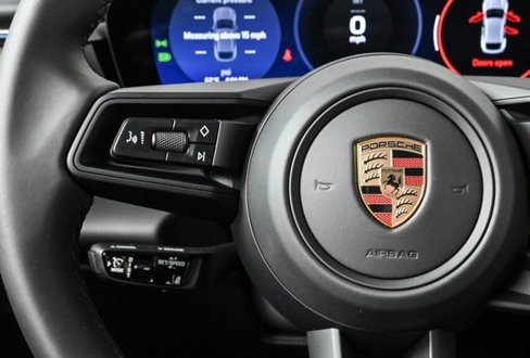 Used 2025 Porsche Macan 4S Electric image 10