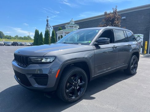 Used 2023 Jeep Grand Cherokee Altitude image 2