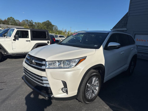 Used 2017 Toyota Highlander XLE image 3