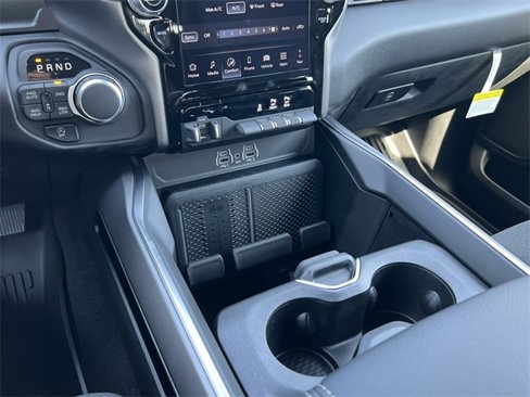 New 2026 RAM 1500 4x4 Crew Cab image 29