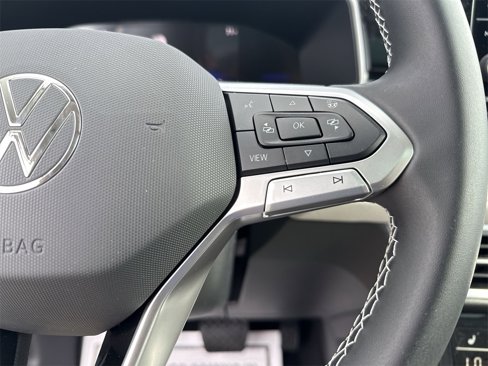 New 2025 Volkswagen Taos SE image 20