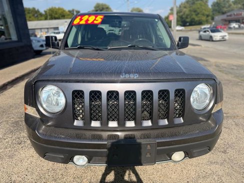 Used 2017 Jeep Patriot High Altitude image 2