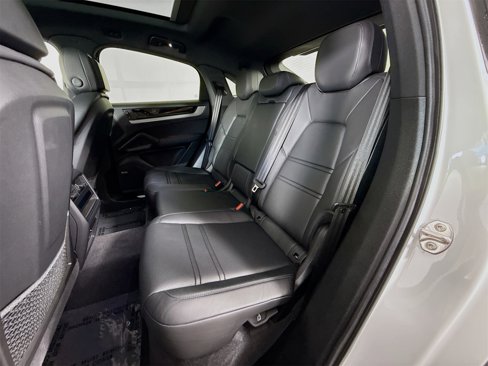 Used 2024 Porsche Cayenne S image 17