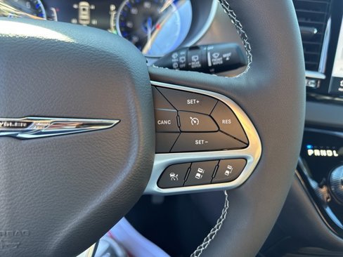 New 2025 Chrysler Voyager LX image 18