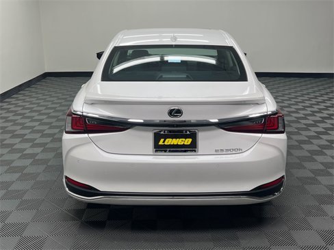 Certified 2025 Lexus ES 300h w/ Premium Package image 7