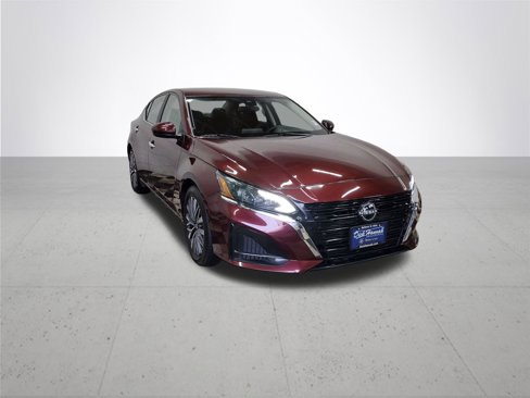 Used 2023 Nissan Altima 2.5 SV image 4