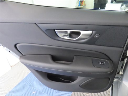 Used 2025 Volvo S60 B5 Core image 33