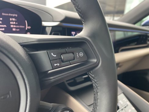 Used 2025 Porsche Macan 4 Electric image 40