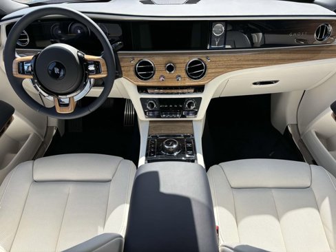 New 2025 Rolls-Royce Ghost image 4