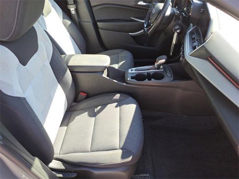 Used 2025 Chevrolet Trax RS w/ Sunroof Package image 24