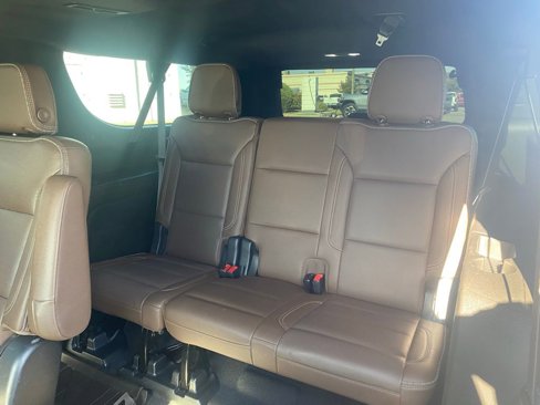 Used 2022 Chevrolet Suburban High Country image 29
