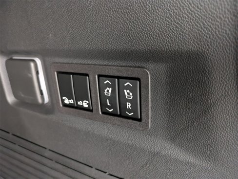 Used 2023 Chevrolet Tahoe Premier image 18
