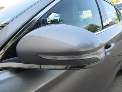 Used 2025 Genesis G70 2.5T image 15