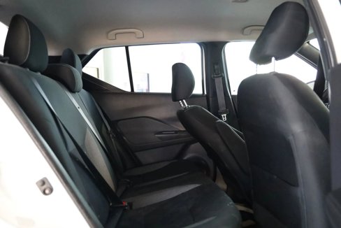 Used 2019 Nissan Kicks SV image 3