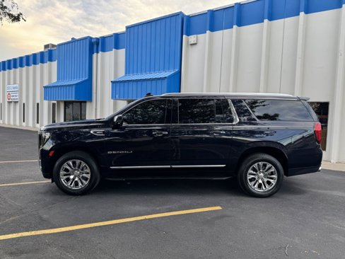 Used 2022 GMC Yukon XL Denali image 4