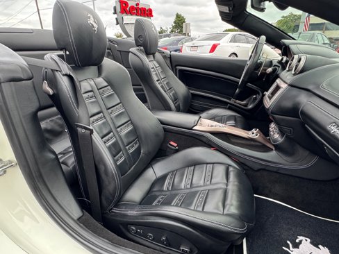 Used 2014 Ferrari California image 16