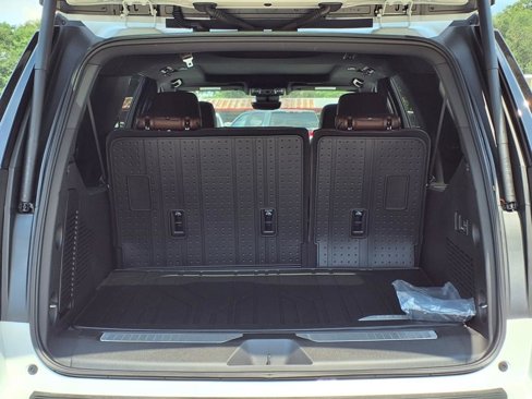 New 2025 Chevrolet Suburban High Country image 6