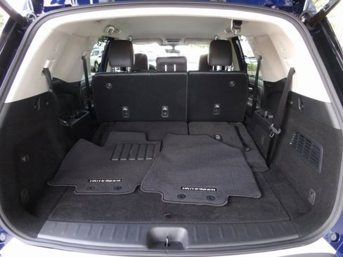 Certified 2023 Nissan Pathfinder SL w/ Black Appearance Package image 10