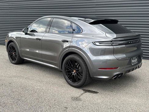 Certified 2025 Porsche Cayenne Coupe image 3