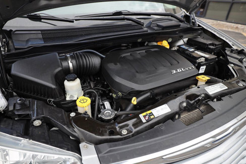 Used 2015 Chrysler Town & Country Touring image 20