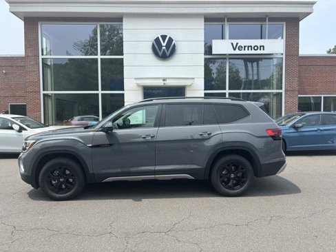 New 2025 Volkswagen Atlas Peak Edition SE image 2
