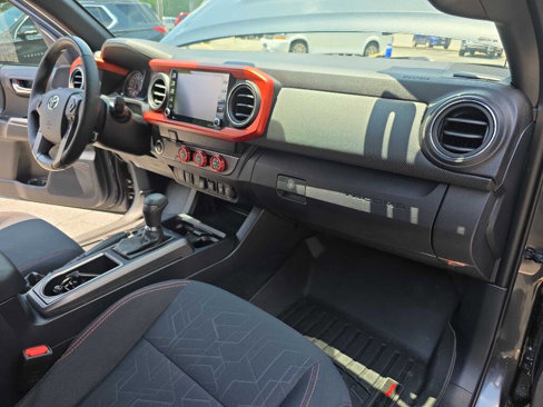Used 2020 Toyota Tacoma TRD Sport image 25