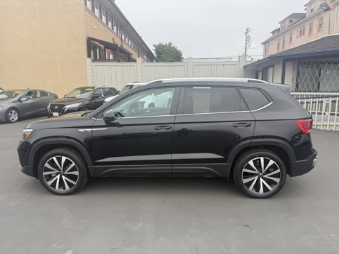 Used 2024 Volkswagen Taos SE image 2