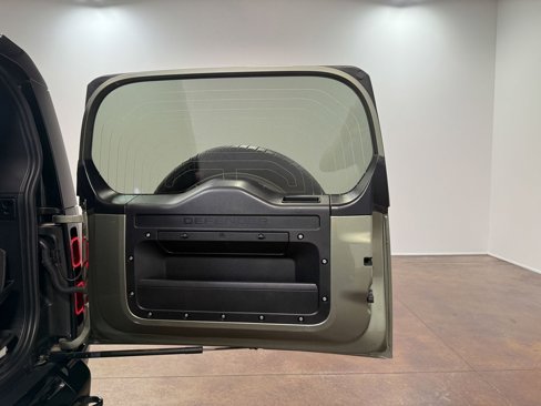 Used 2024 Land Rover Defender 90 X-Dynamic SE image 67