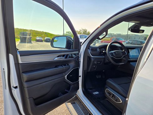 New 2025 Jeep Wagoneer Series III image 9