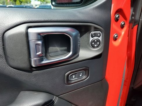 Used 2018 Jeep Wrangler Unlimited Sahara image 20